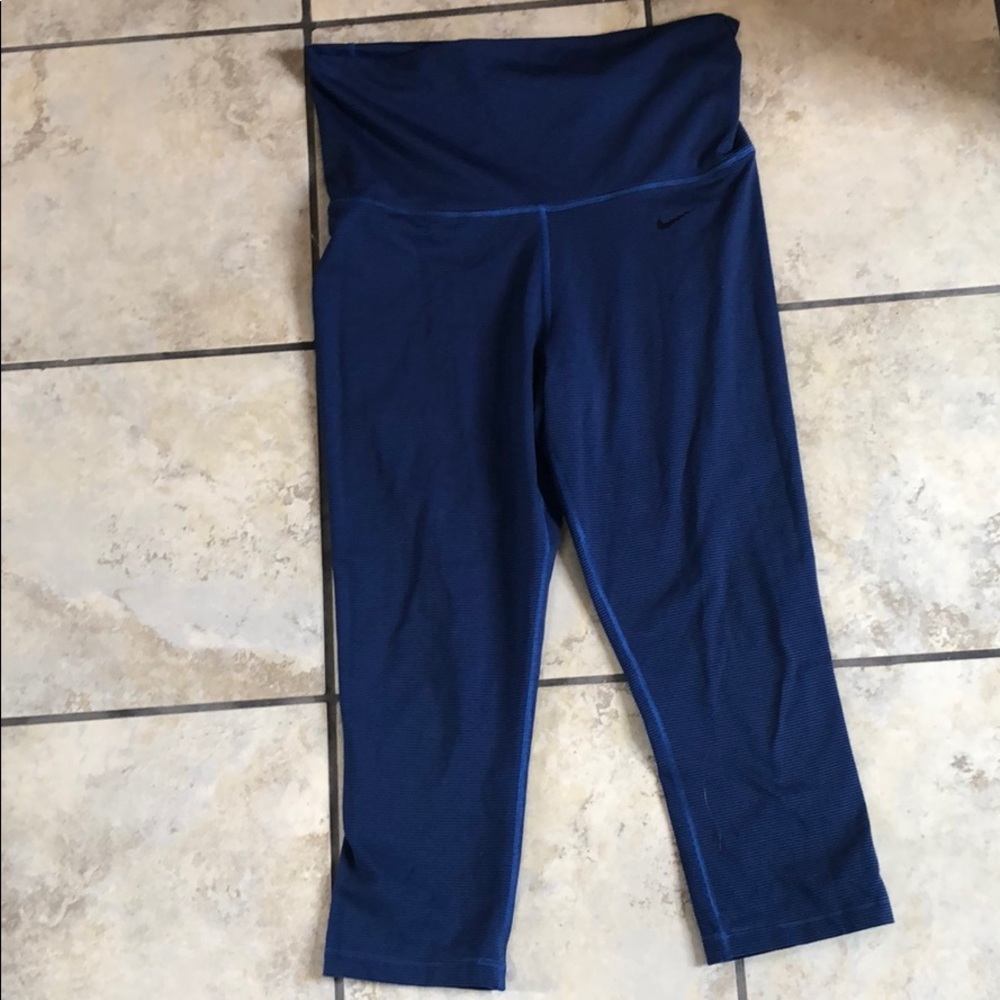 Like new women’s Nike crop leggings!